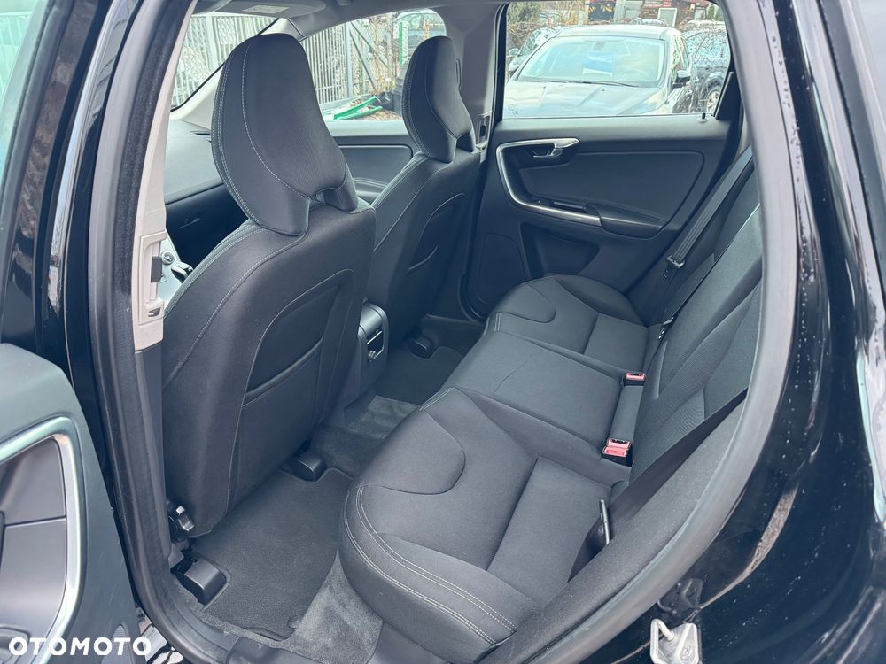 Volvo XC 60 D4 Momentum - 24