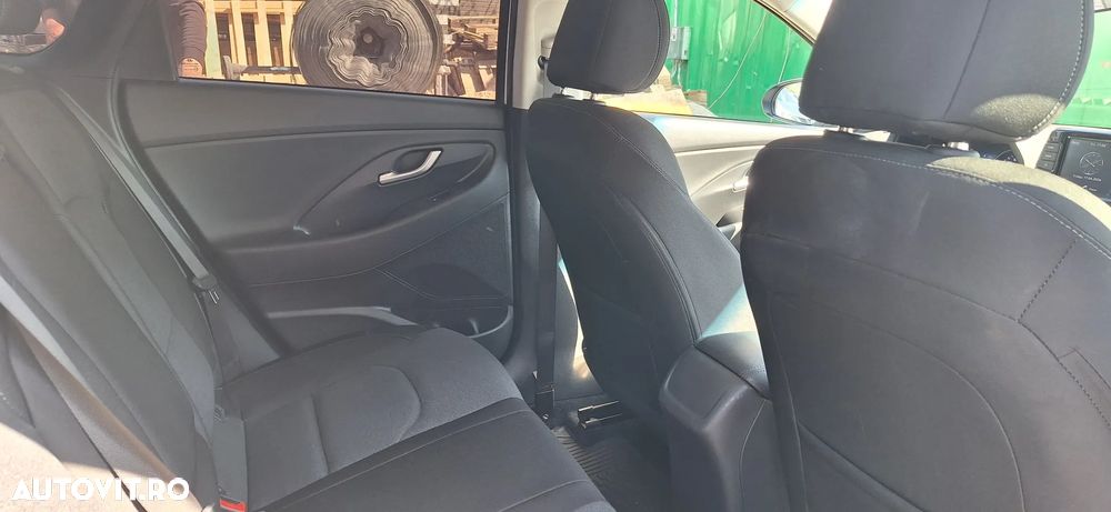 Hyundai i30 1.5 110CP 5DR M/T Highway - 11