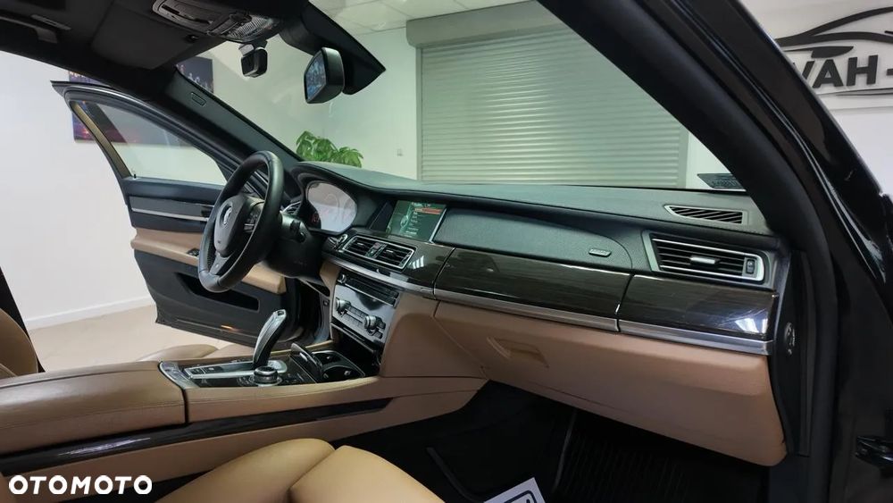 BMW Seria 7 730d xDrive - 33