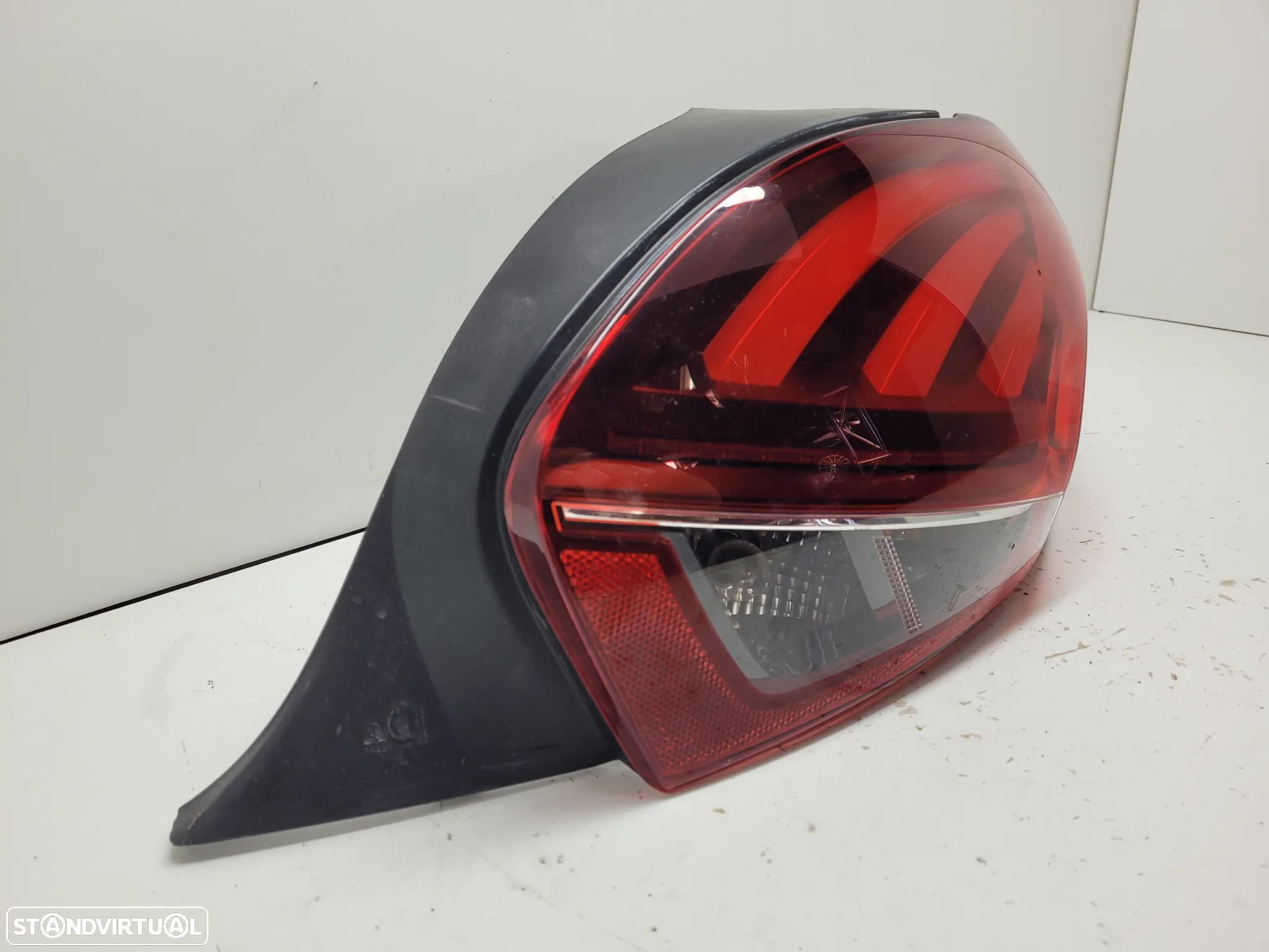 Farolim direito PEUGEOT 208 [A9] 9810430580 (2015-2018) - 2