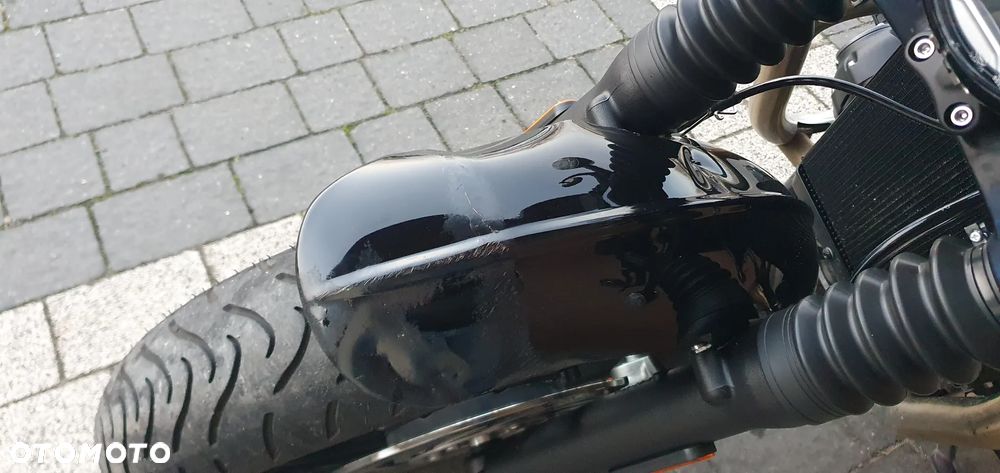 Triumph Bonneville Bobber - 9