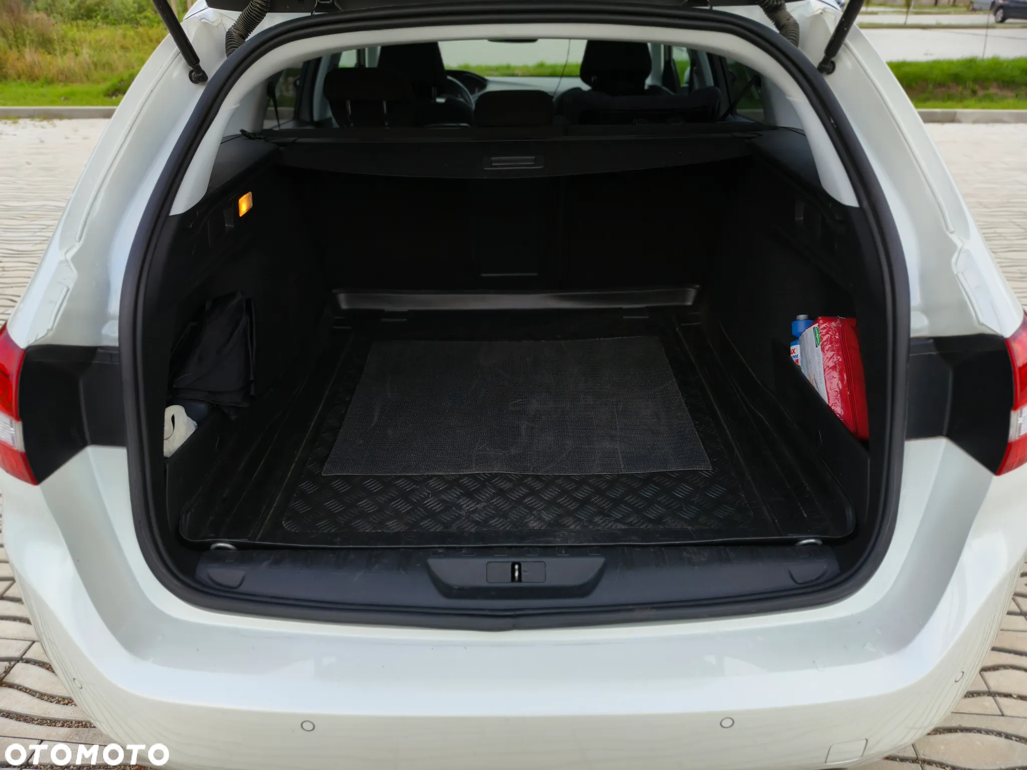 Peugeot 308 SW 1.2 PureTech GPF Allure Pack S&S - 11