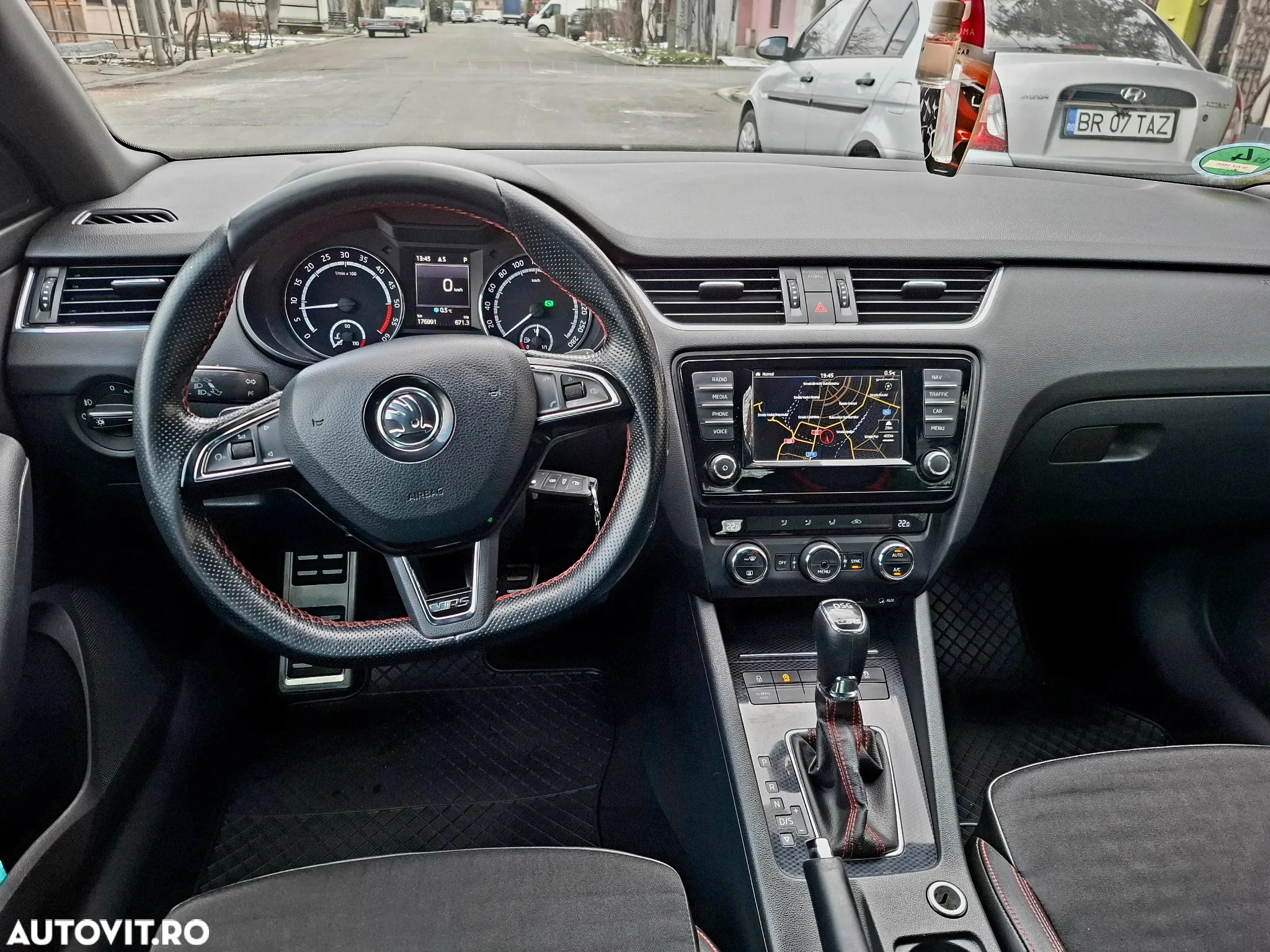 Skoda Octavia 2.0 TDI DSG RS - 9