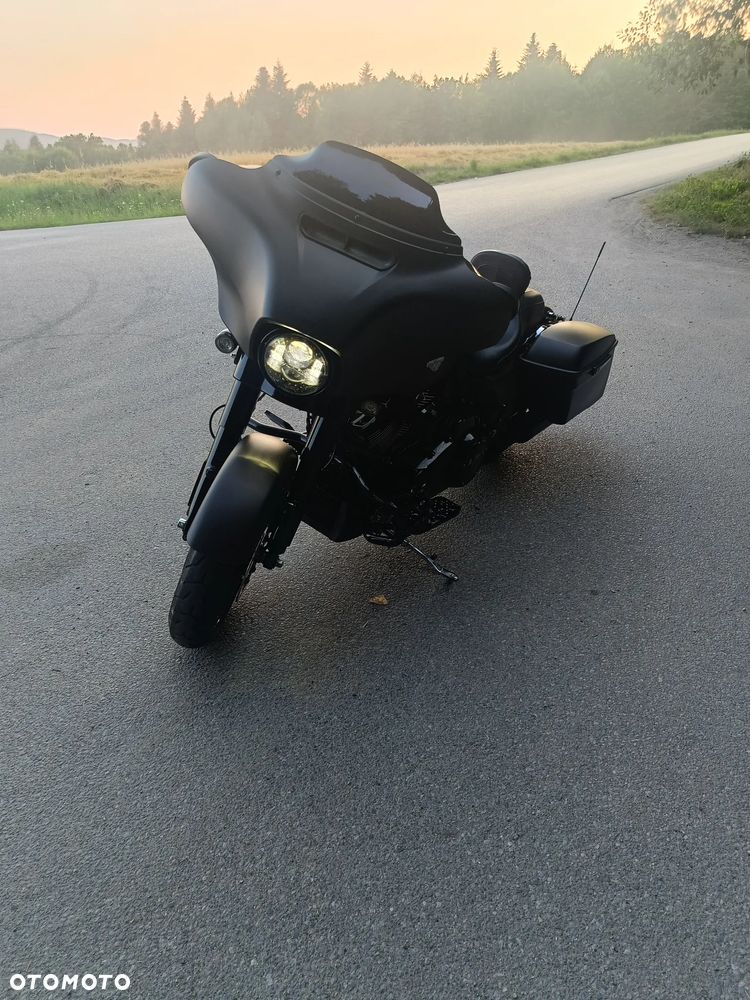 Harley-Davidson Touring Street Glide - 11