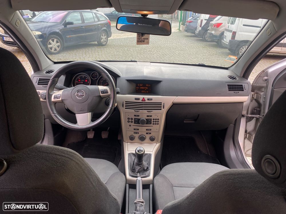 Opel Astra Caravan - 13