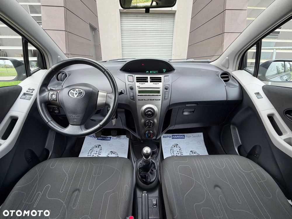 Toyota Yaris - 25
