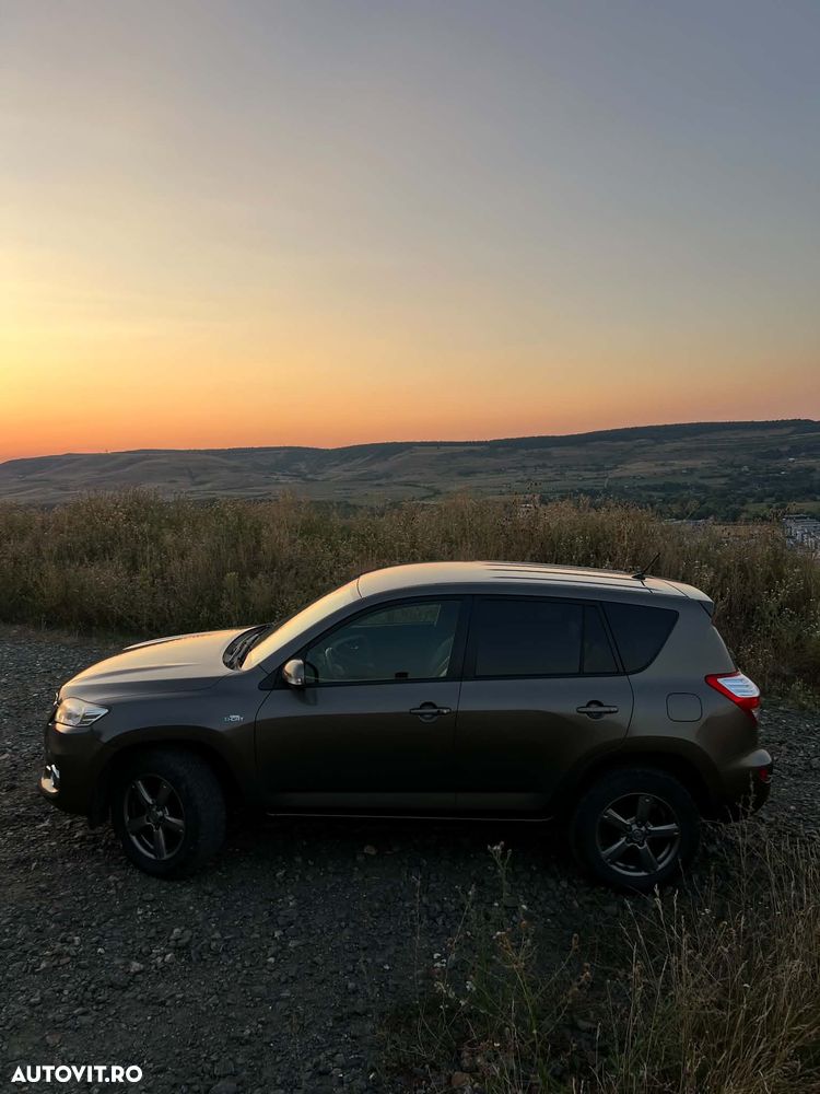 Toyota RAV4 2.2 D-4CAT 4WD Aut Executive - 3