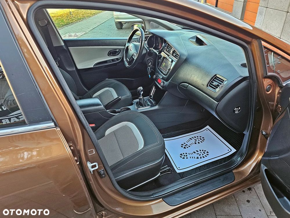 Kia Ceed 1.6 GDI ISG Dream-Team Edition - 18