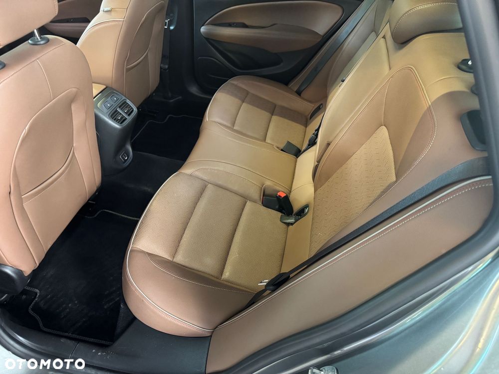 Opel Insignia Sports Tourer 2.0 BiTurbo Diesel 4x4 Ultimate Exclusive - 15