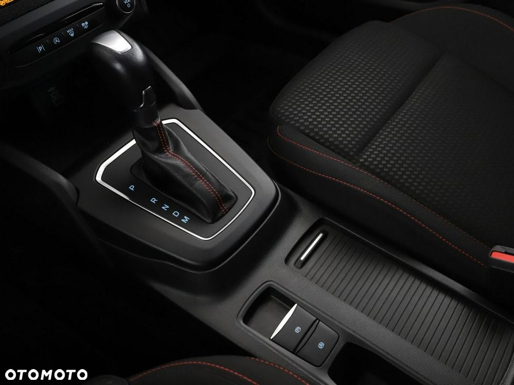 Ford Focus 1.0 EcoBoost Hybrid ST-LINE - 29