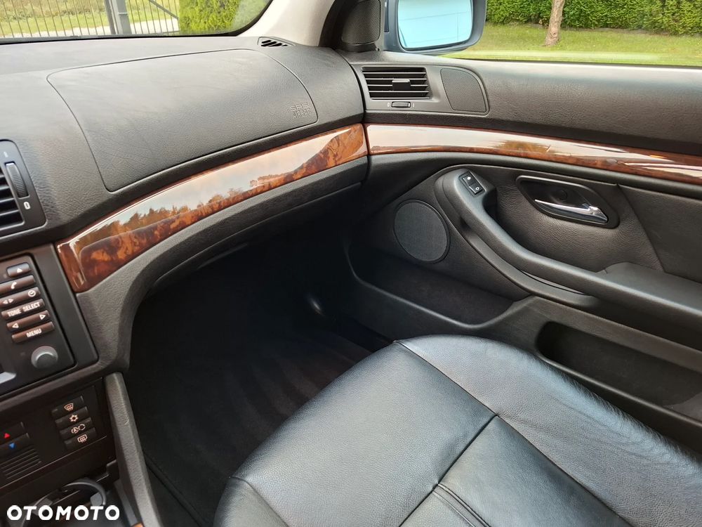 BMW Seria 5 525i - 29
