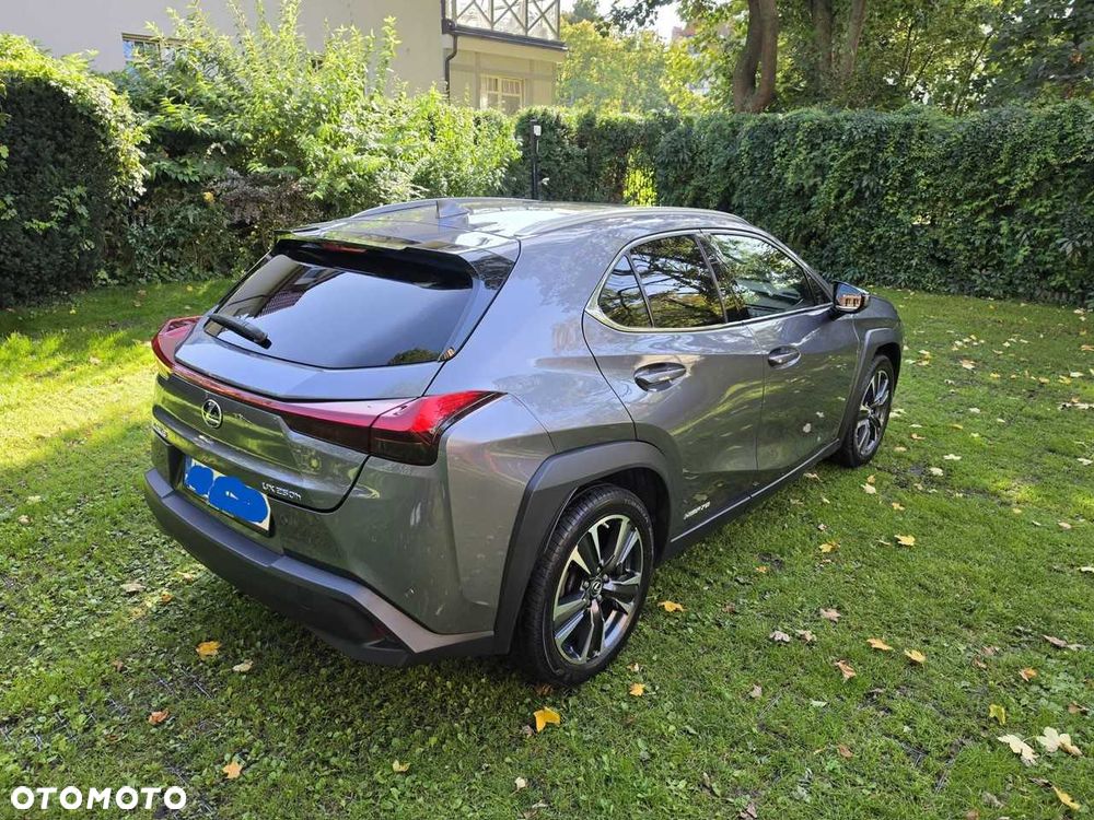 Lexus UX - 4