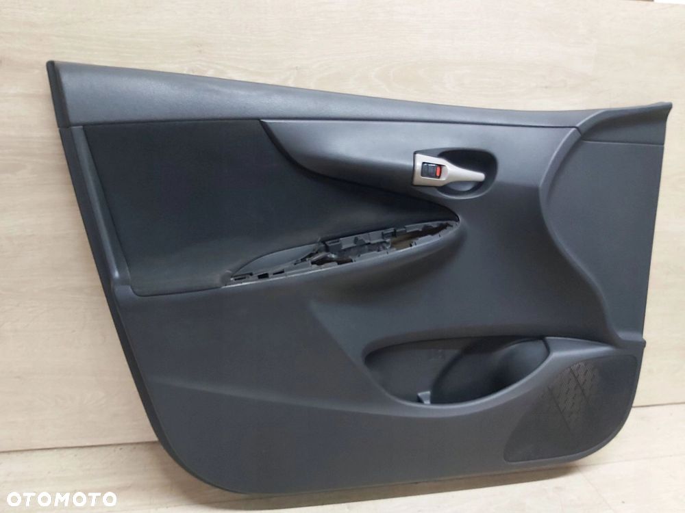 Toyota Corolla E15 boczek tapicerka drzwi lewy przód - 1