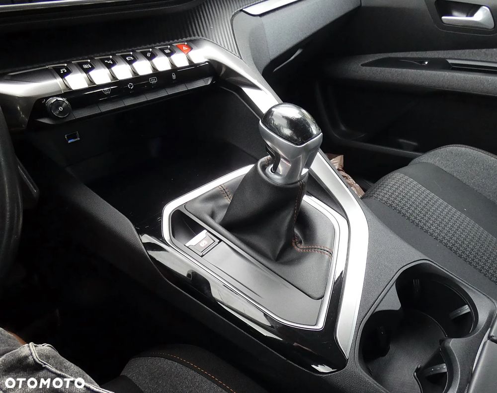 Peugeot 5008 1.6 BlueHDI Allure S&S - 17