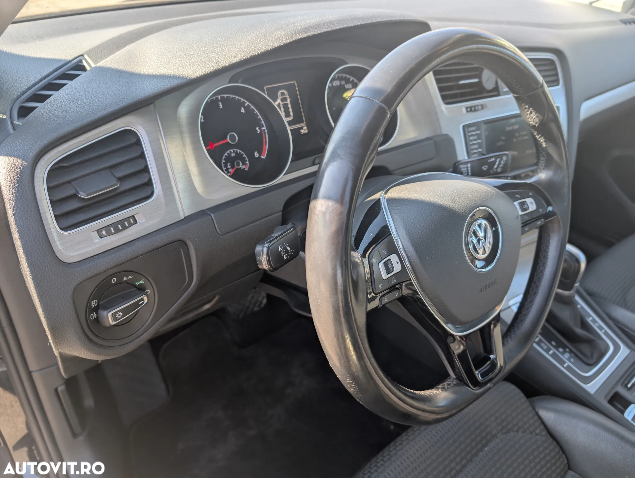 Volkswagen Golf 2.0 TDI (BlueMotion Technology) DSG Comfortline - 11