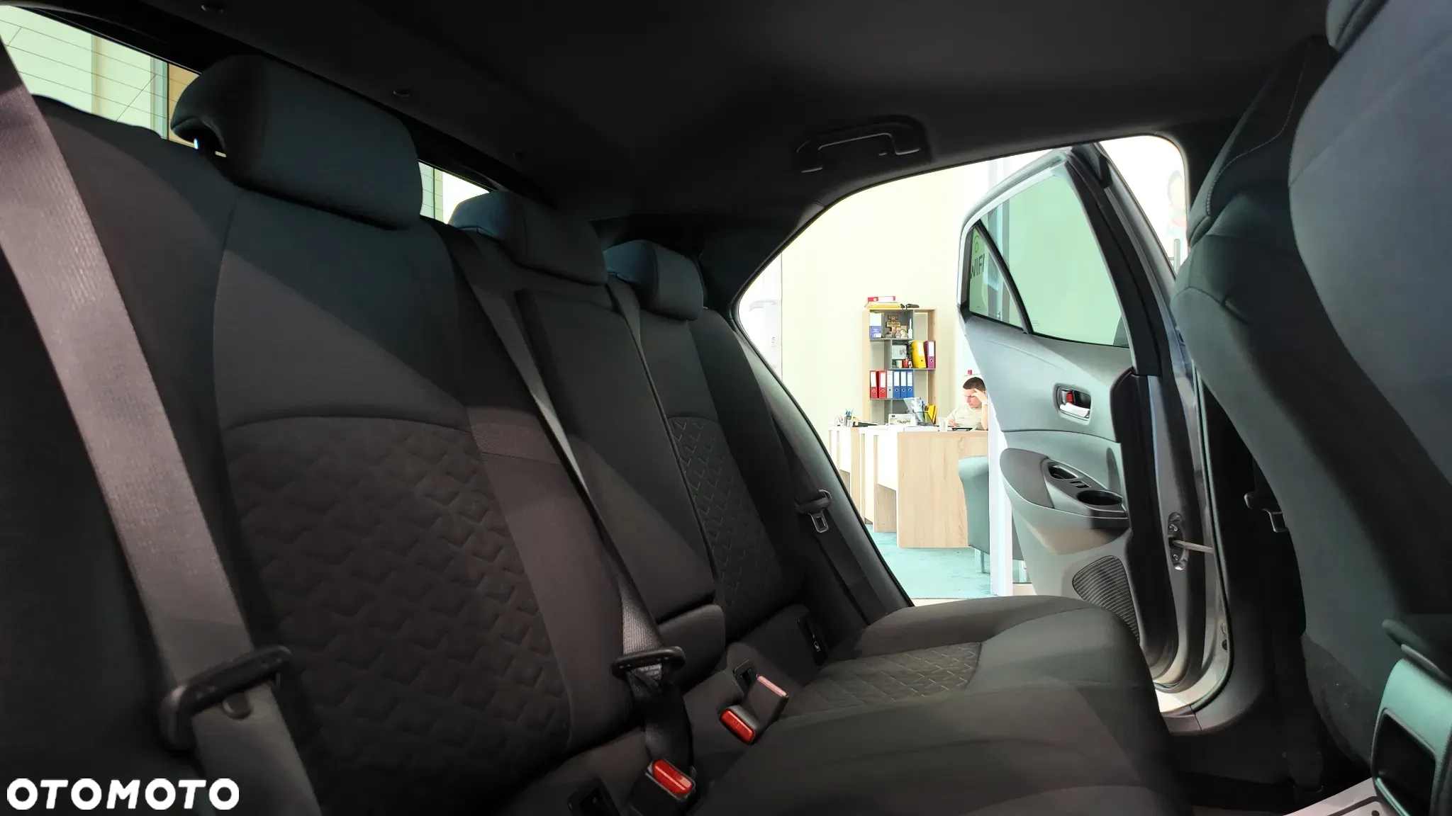 Toyota Corolla 1.8 Hybrid Active - 35
