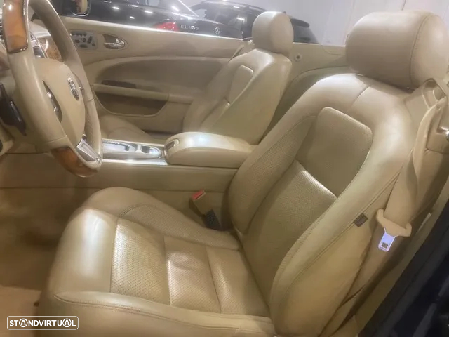 Jaguar XK 4.2 V8 Convertible - 7