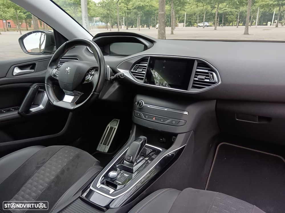 Peugeot 308 1.2 PureTech S&S Road Trip EAT8 - 26