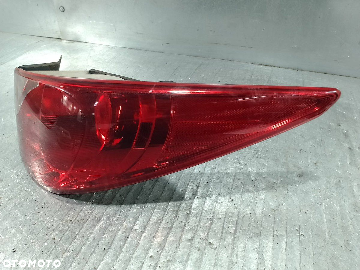 LAMPA TYLNA PRAWA HYUNDAI SONATA 92402-3Q SEDAN - 5