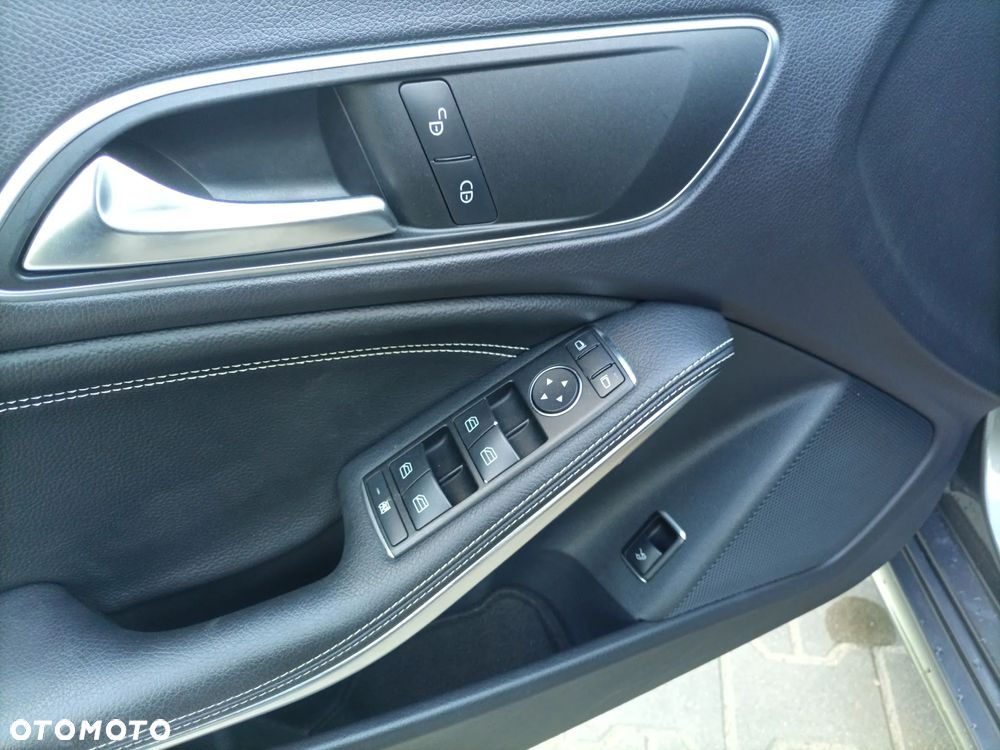 Mercedes-Benz CLA 180 AMG Line - 12