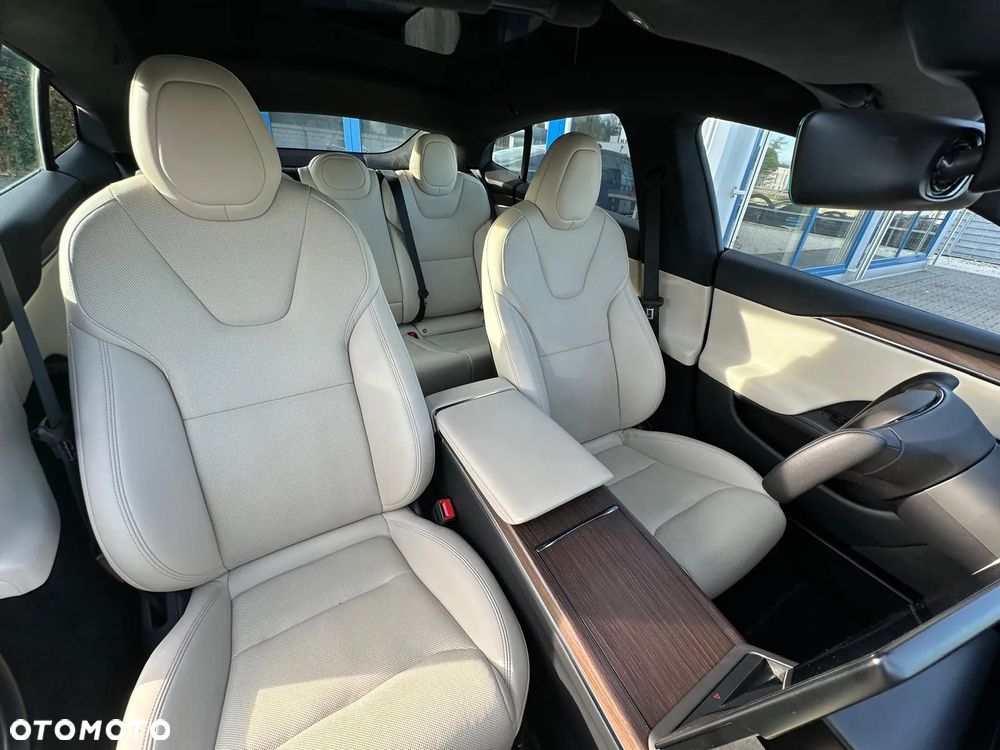 Tesla Model S Long Range - 16