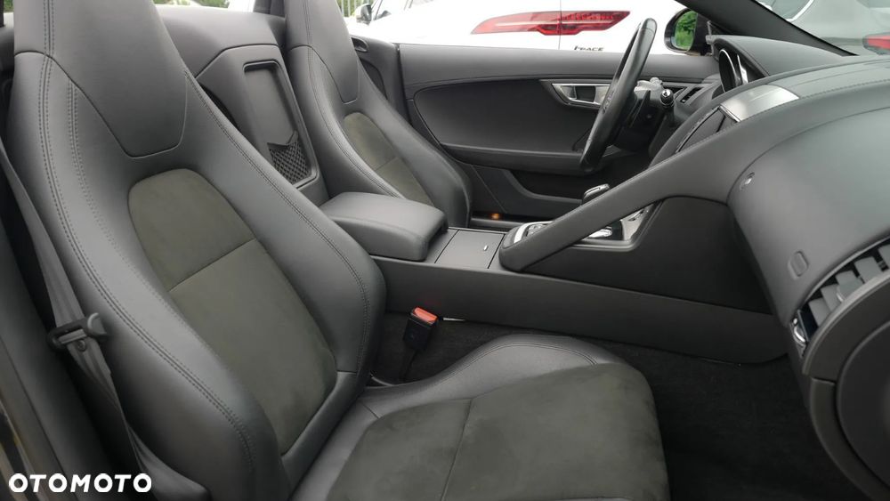 Jaguar F-Type R-Dynamic - 22