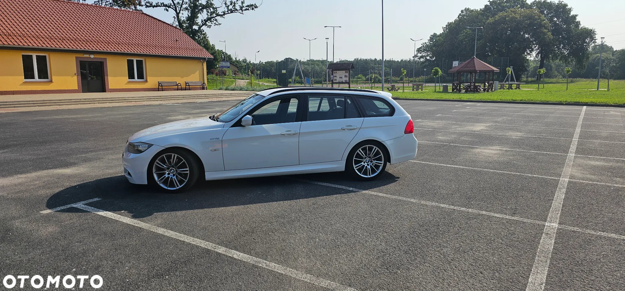 BMW Seria 3 318d Touring Sport Line - 2