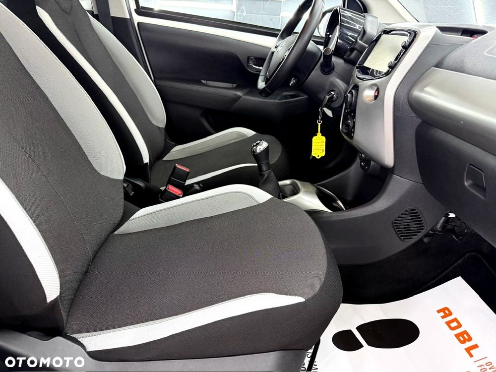 Toyota Aygo x-play touch - 30