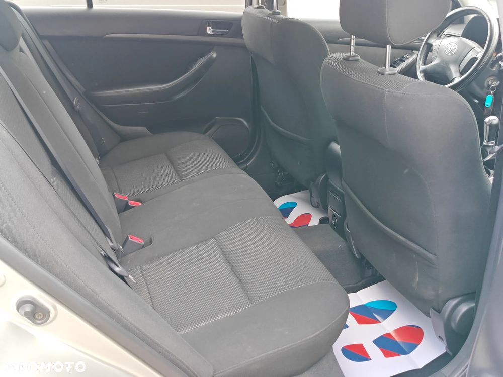 Toyota Avensis 2.0 VVT-i Travel - 23