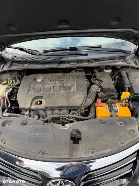 Toyota Avensis 1.6 Active - 12