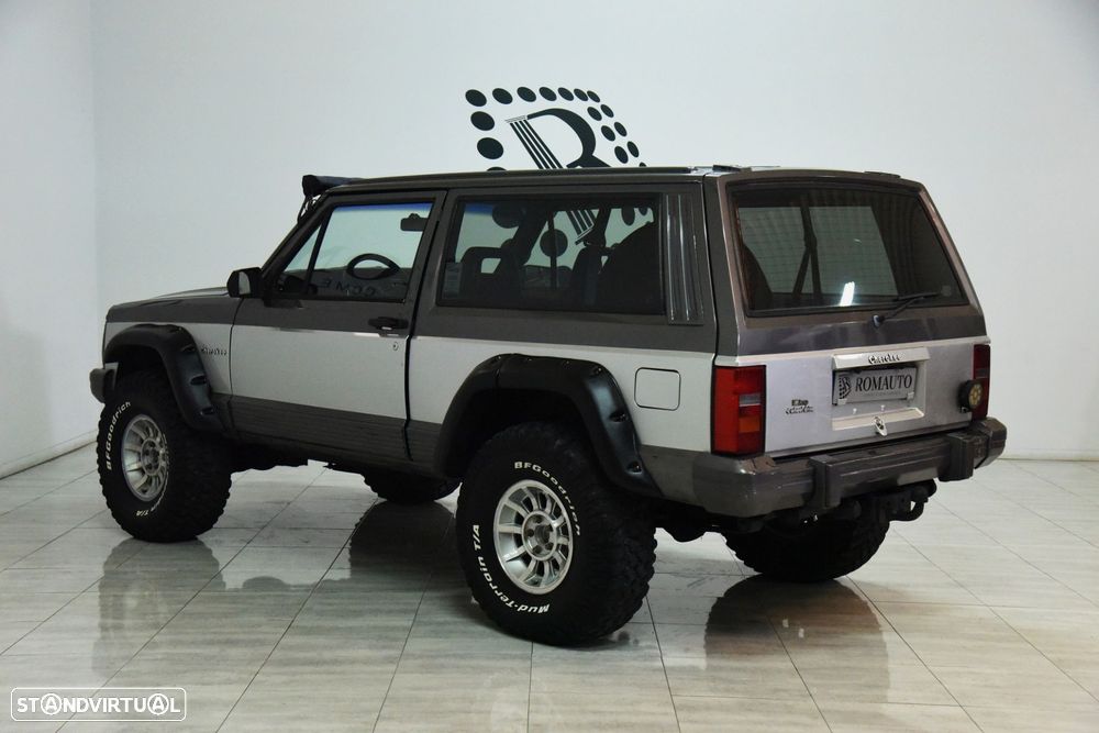 Jeep Cherokee - 8