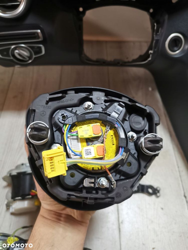 MERCEDES W205 300C CABRIO 2018 USA KONSOLA DESKA PASY AIRBAG PODUSZKI - 7
