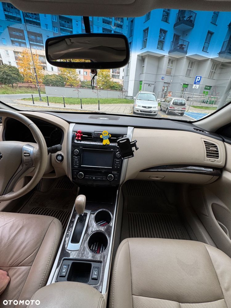 Nissan Altima - 25