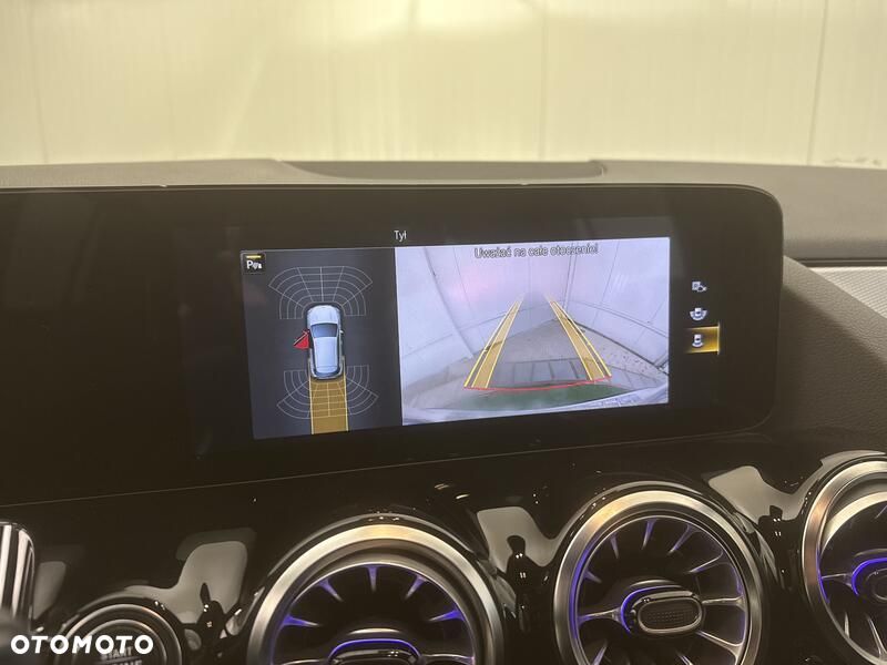 Mercedes-Benz GLA 200 - 16