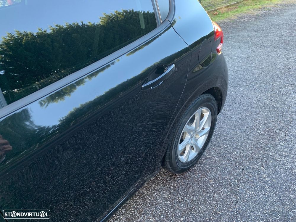 Peugeot 208 1.2 PureTech Allure - 53