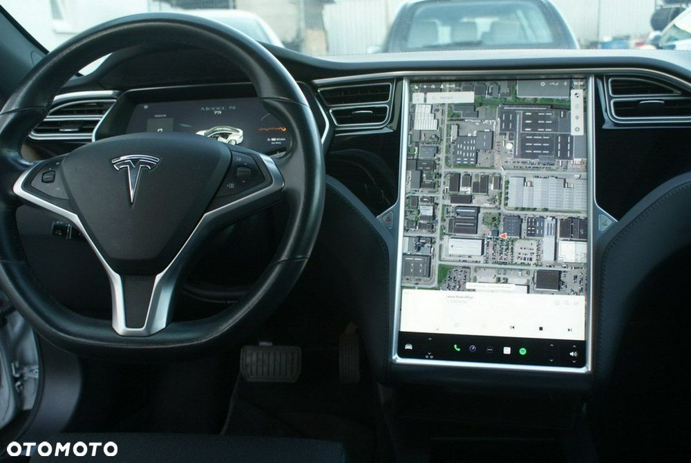 Tesla Model S 75 - 19
