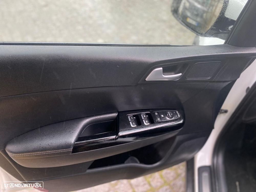 Kia Sportage 1.7 CRDI ISG Nav Line - 12