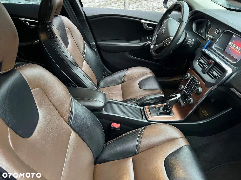 Volvo V40 Cross Country - 17