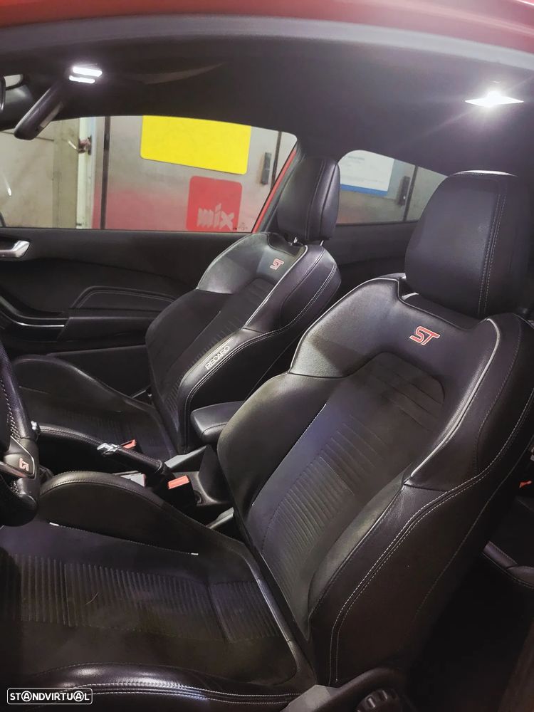 Ford Fiesta 1.5 EcoBoost ST - 11