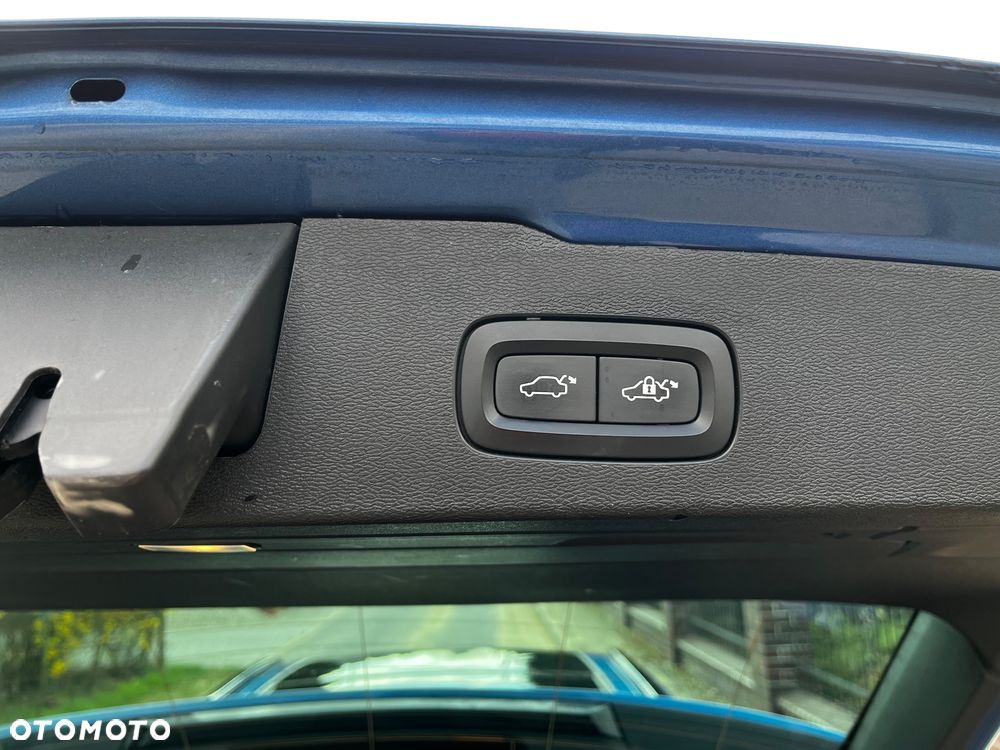 Volvo V60 T8 AWD Twin Engine Geartronic R-Design - 27