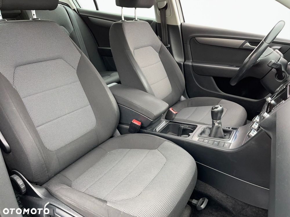 Volkswagen Passat - 23