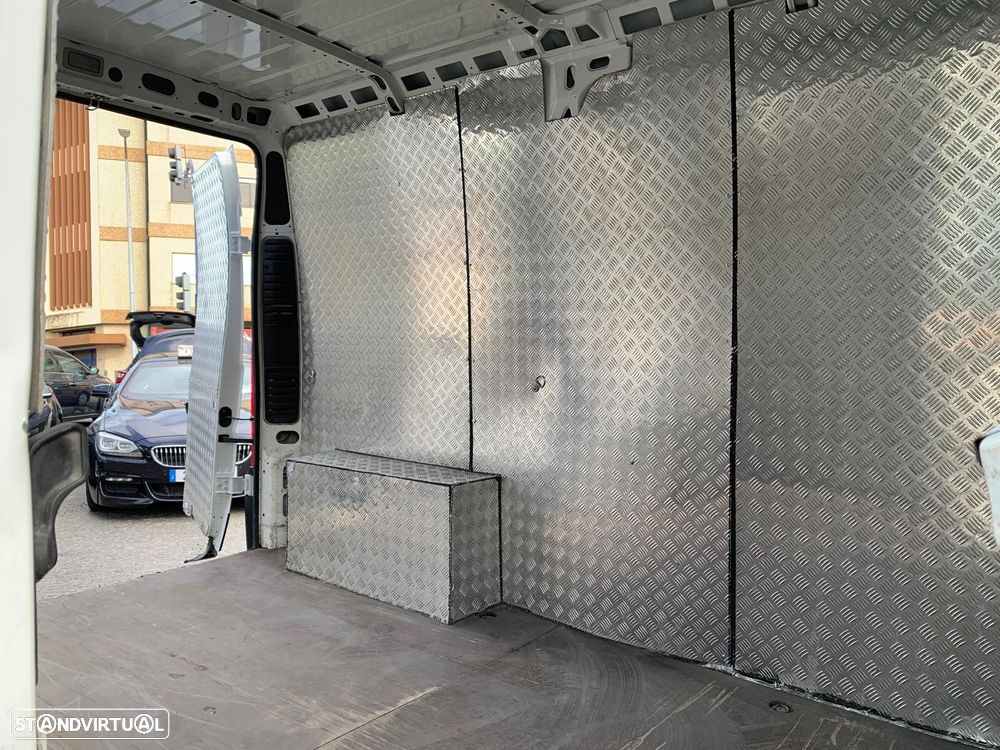 Peugeot Boxer 2.2 BlueHDi 330 L2H1 Premium - 12