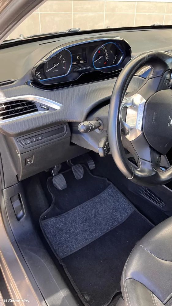 Peugeot 2008 1.2 PureTech Allure - 21