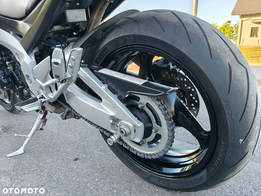 Suzuki GSR - 21