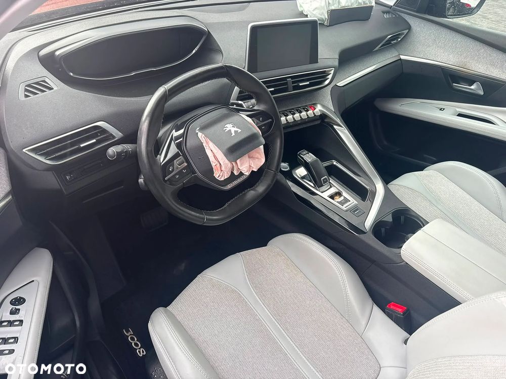 Peugeot 3008 PureTech 130 Stop & Start GPF EAT8 Allure - 13