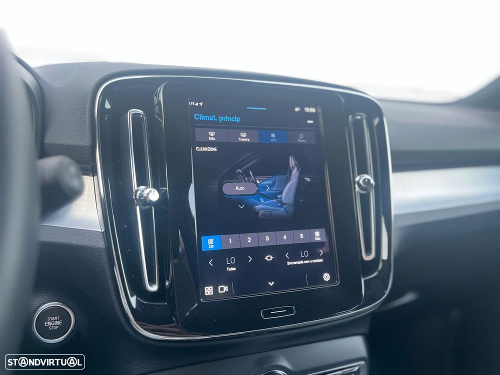 Volvo XC 40 2.0 B3 Core - 33