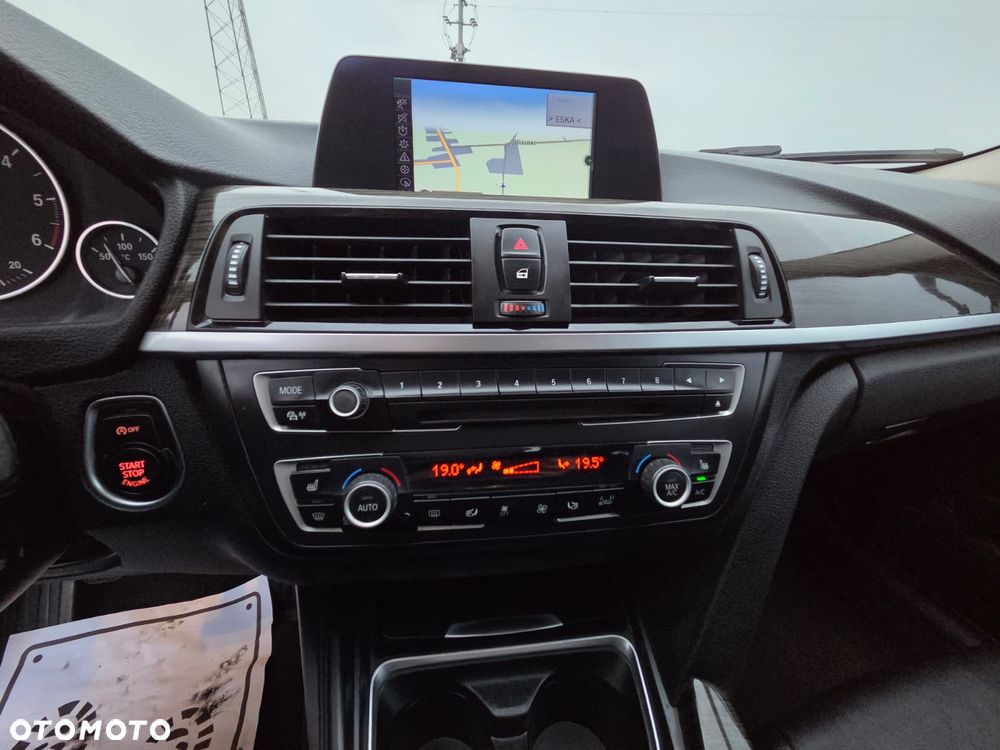 BMW Seria 3 320d Efficient Dynamics - 29