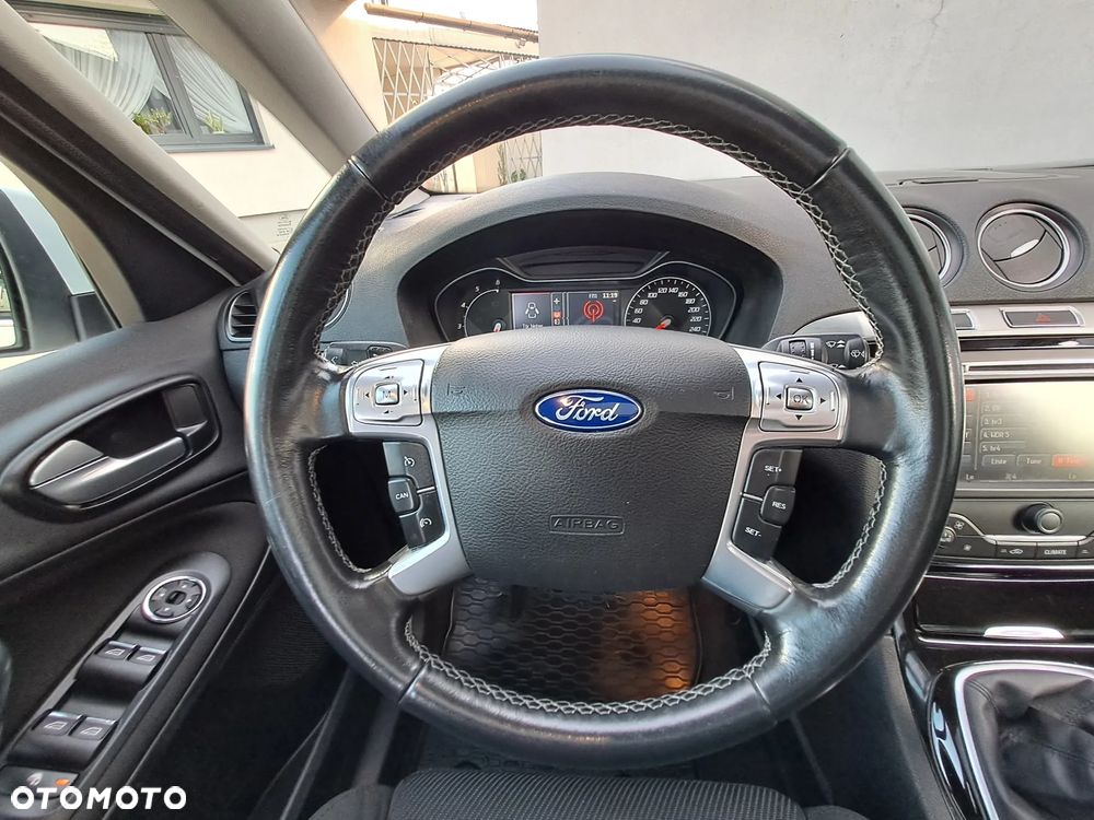 Ford S-Max - 13