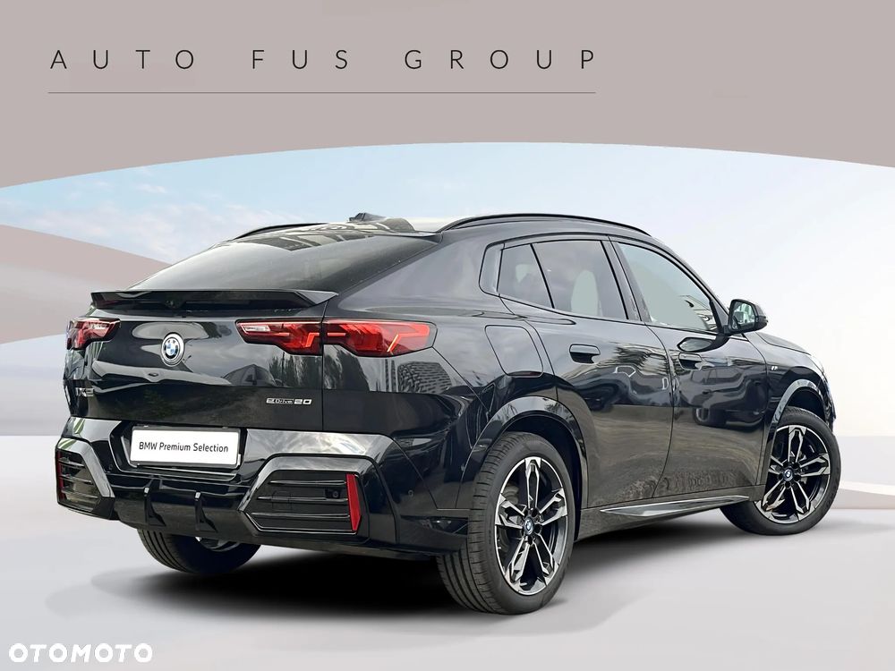 BMW iX2 eDrive20 66.5kWh M Sport - 6