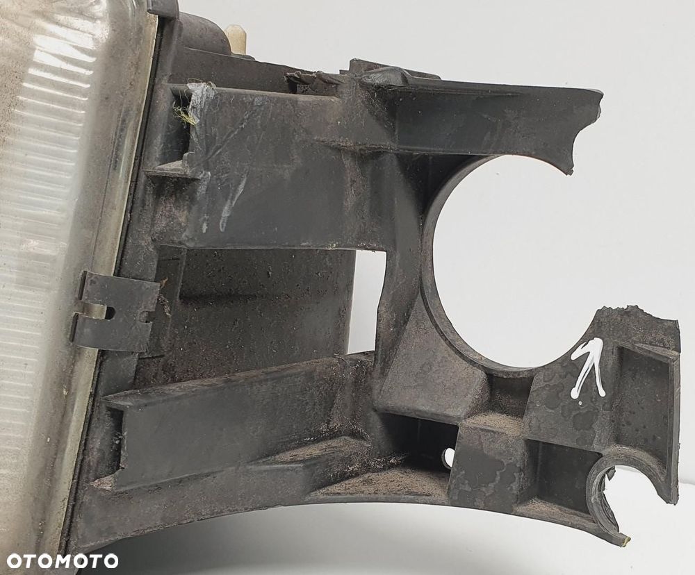 LAMPA LEWA PRZEDNIA PRZÓD VOLVO V90 I EUROPA - 2